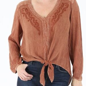 NWT Nostalgia Sadona  tie front embroidered blouse